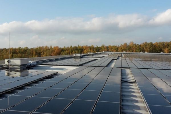 PV-Anlage auf einer Industriehalle im Herzen des Ruhrgebietes